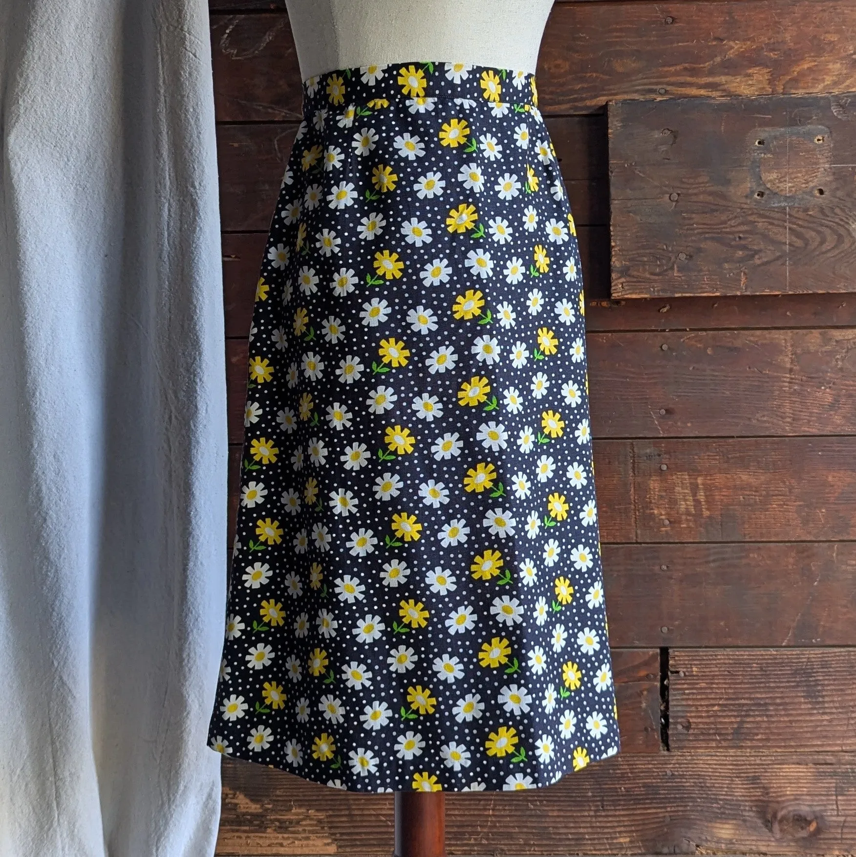 80s Vintage Black Daisy Skirt