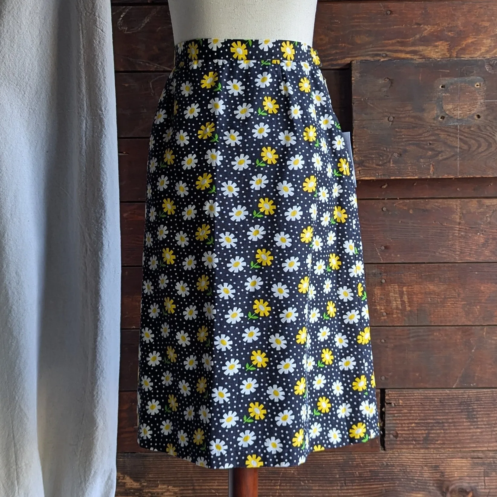 80s Vintage Black Daisy Skirt