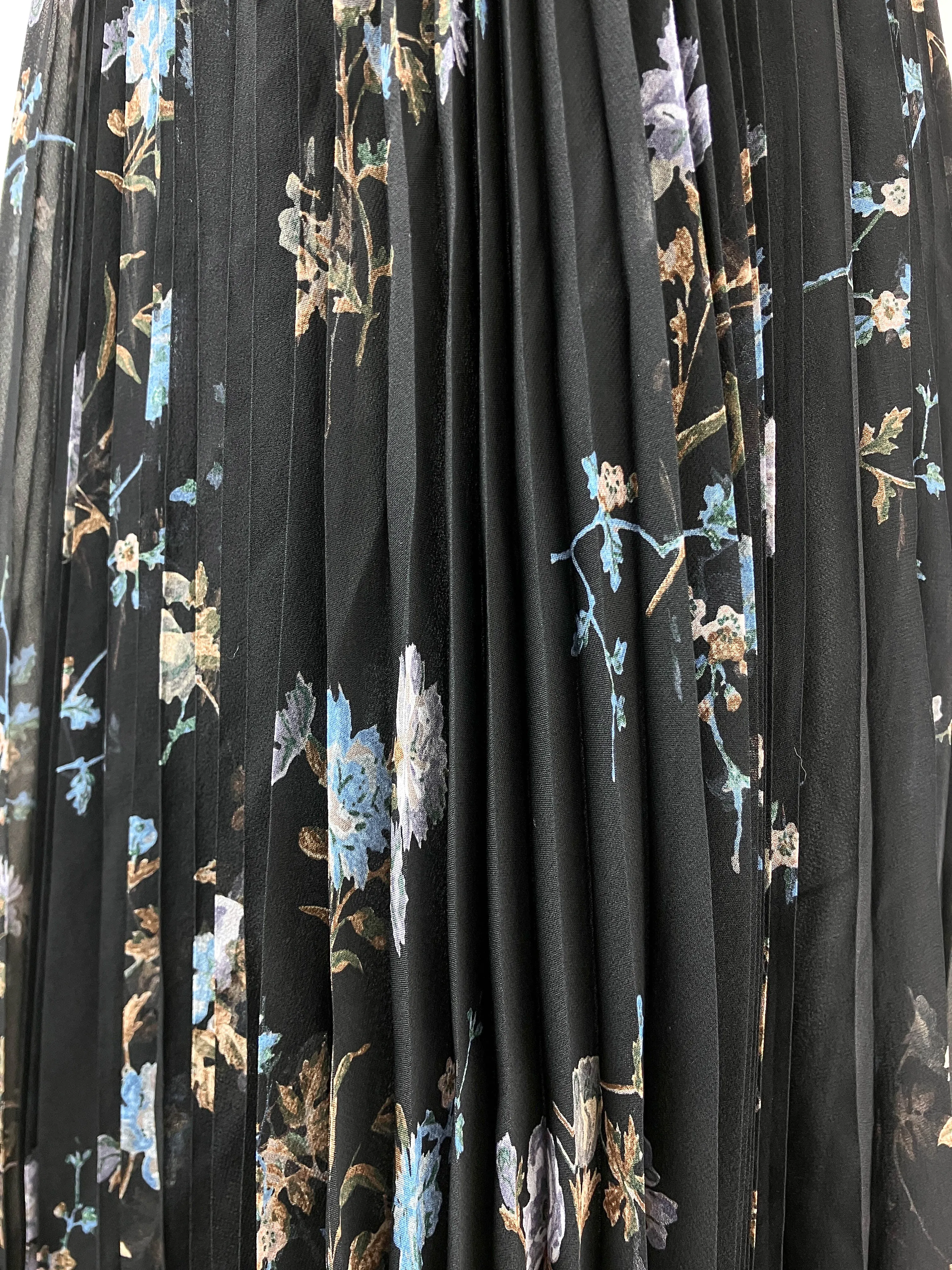 Celine Pleated Midi Skirt in Black/Blue Floral