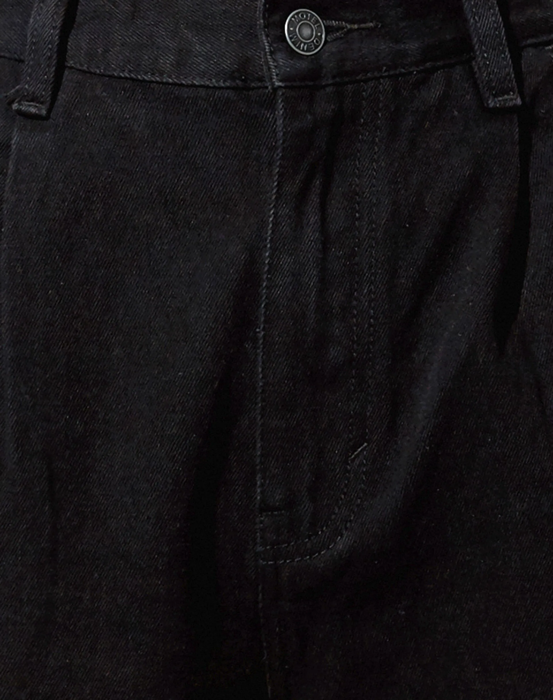 Pleated Jeans in Black Wash